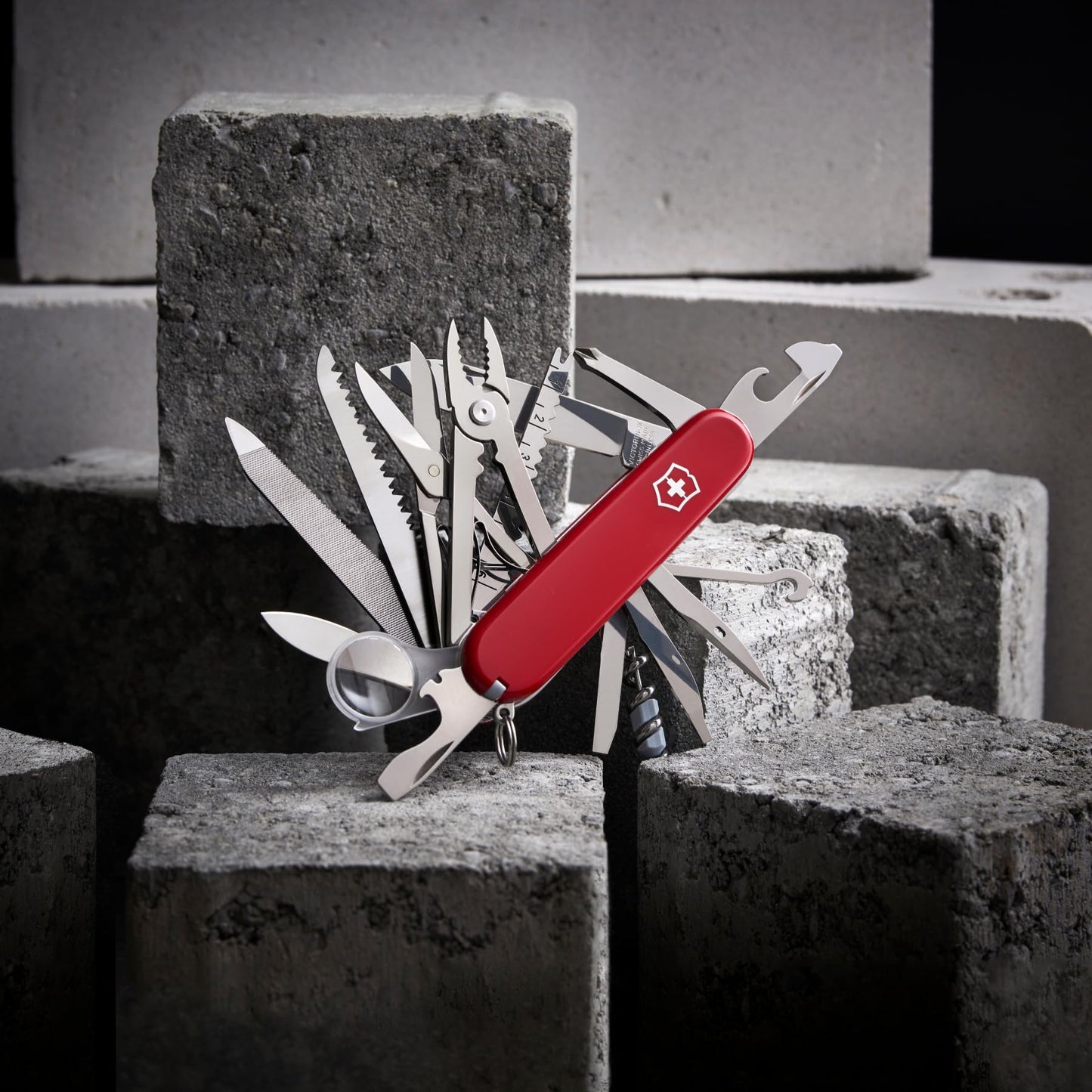 Victorinox Swiss Champ Swiss Army Knife, 33 Functions, Swiss Made Pocket Knife with Large Blade, Screwdriver, Chisel and Combination Pliers - Red